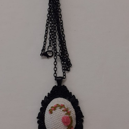 KOLYE Nakış İşlemeli T10